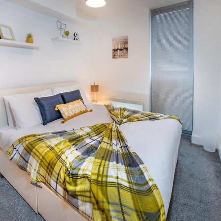 Modern & Spacious 2-Bed Flat With Secure Parking Reading Kültér fotó