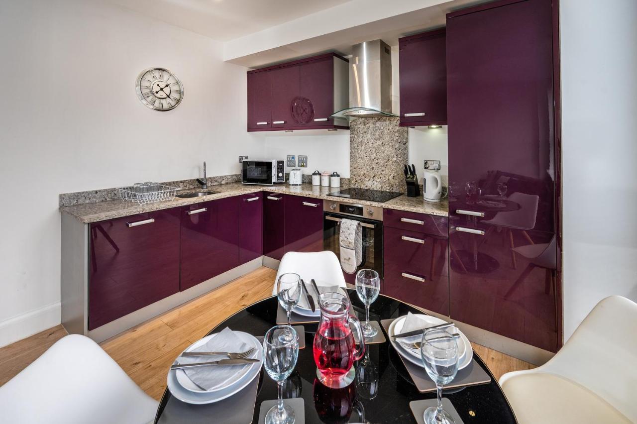 Modern & Spacious 2-Bed Flat With Secure Parking Reading Kültér fotó