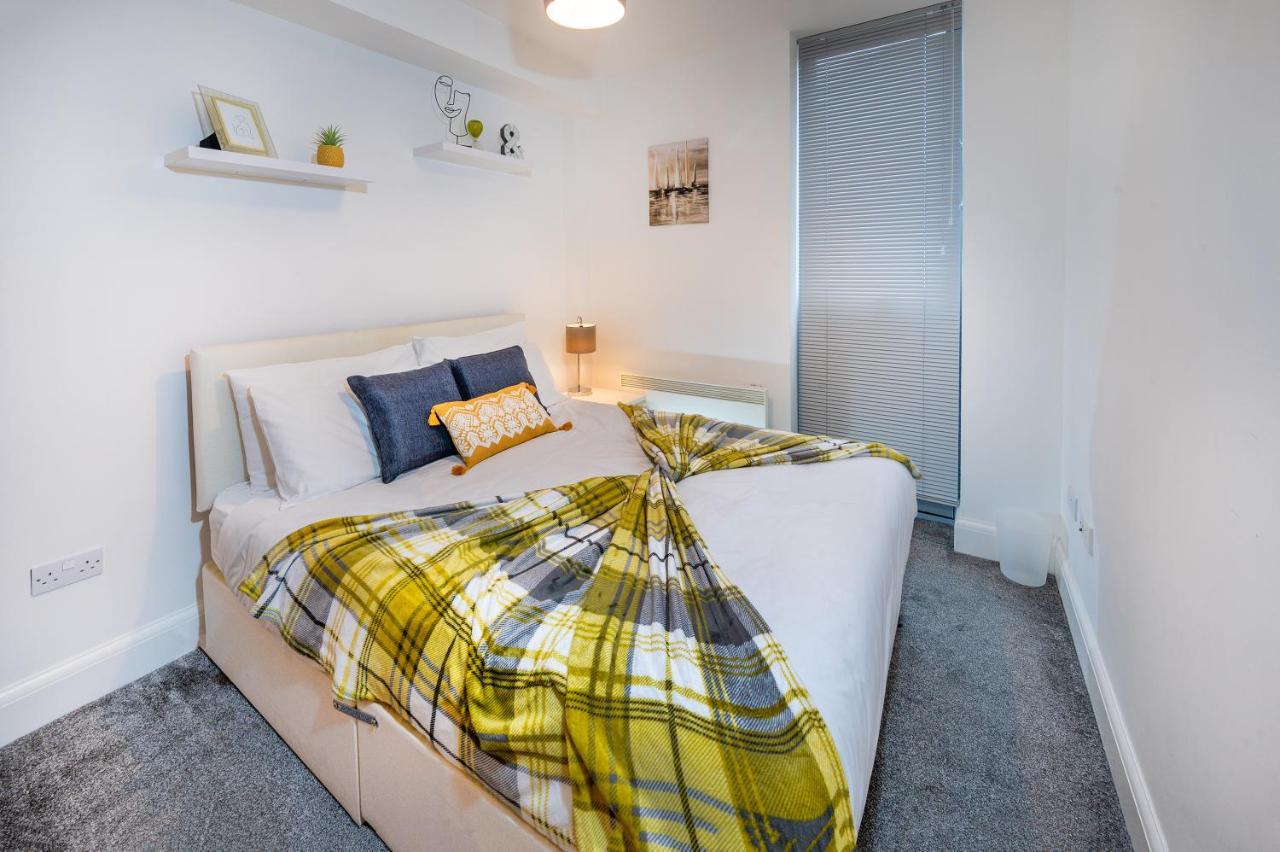 Modern & Spacious 2-Bed Flat With Secure Parking Reading Kültér fotó