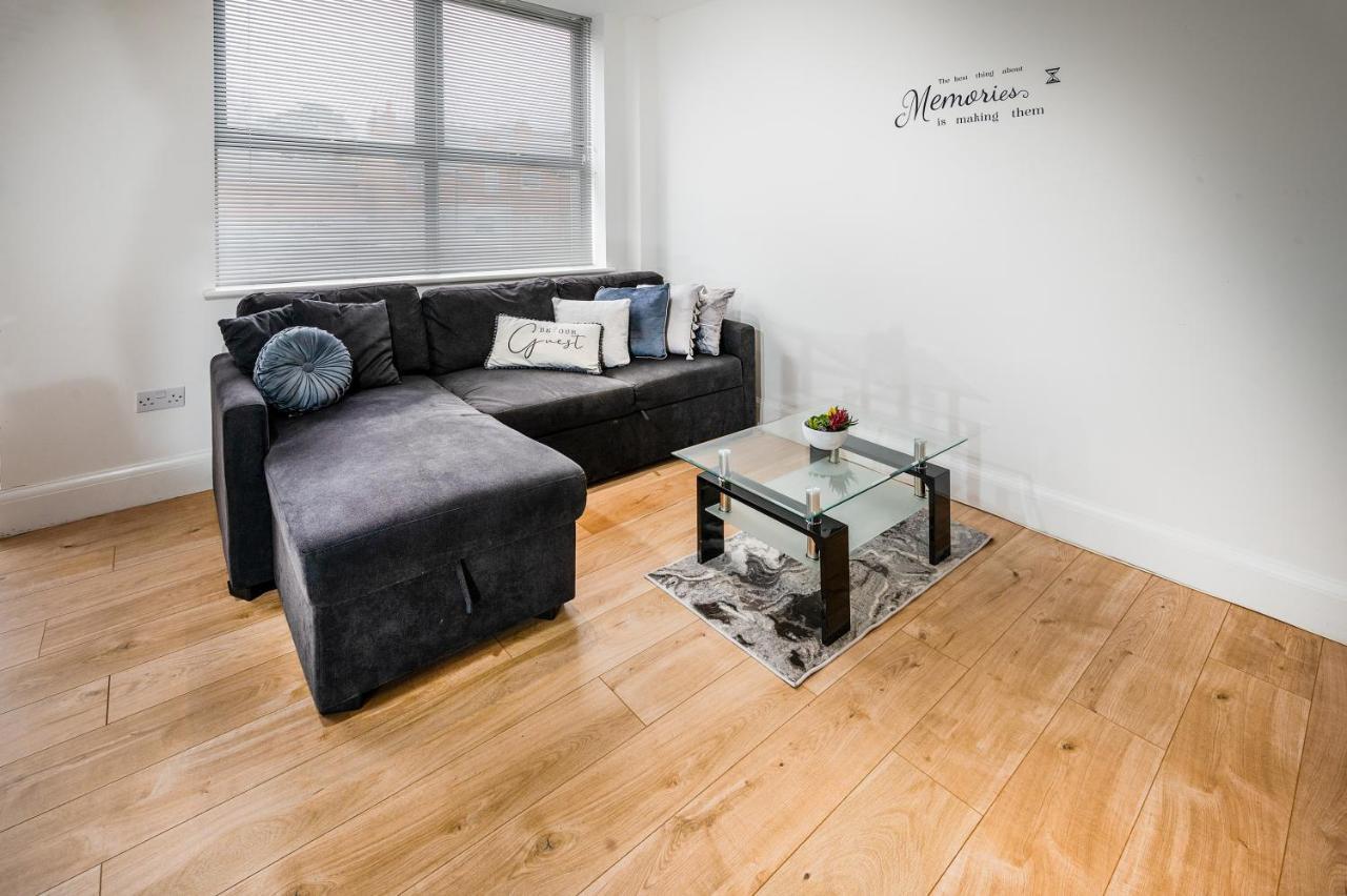 Modern & Spacious 2-Bed Flat With Secure Parking Reading Kültér fotó