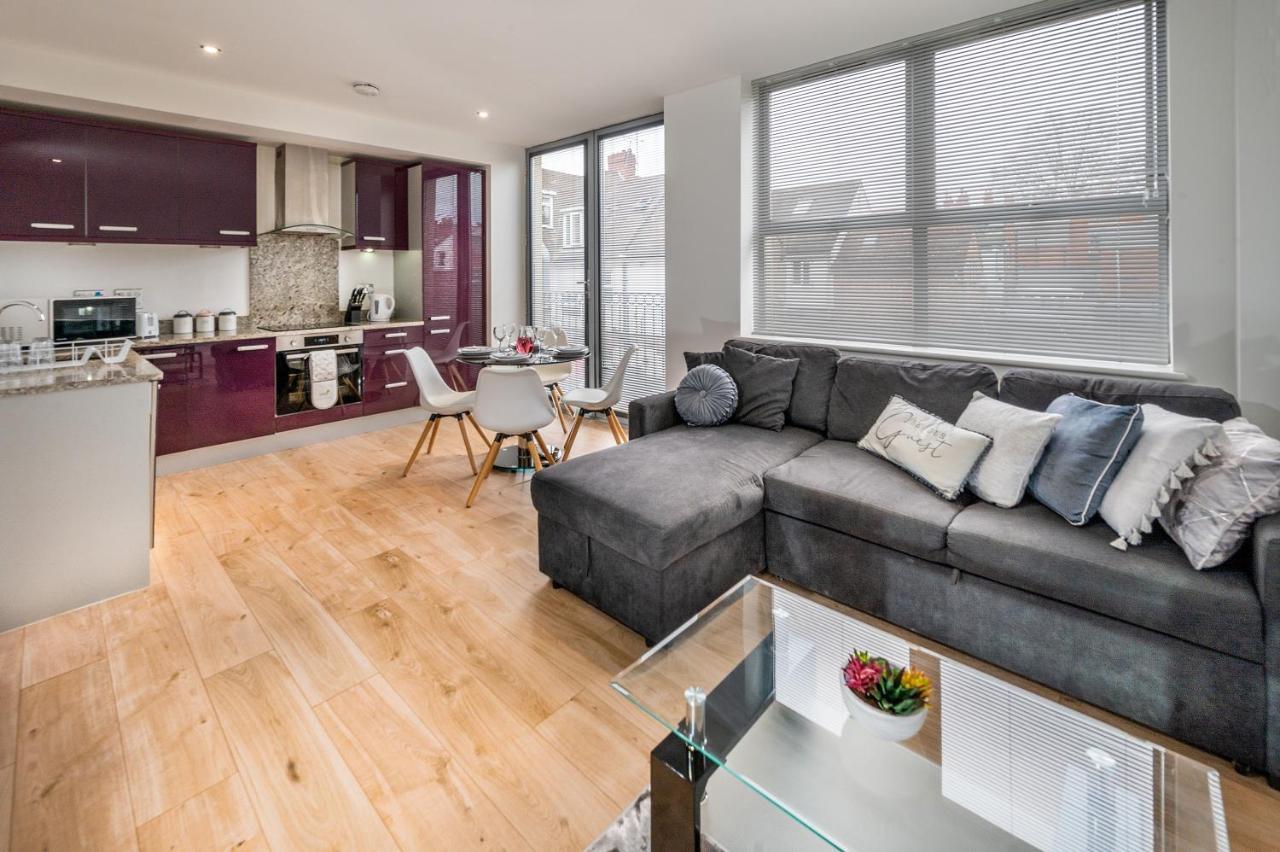 Modern & Spacious 2-Bed Flat With Secure Parking Reading Kültér fotó