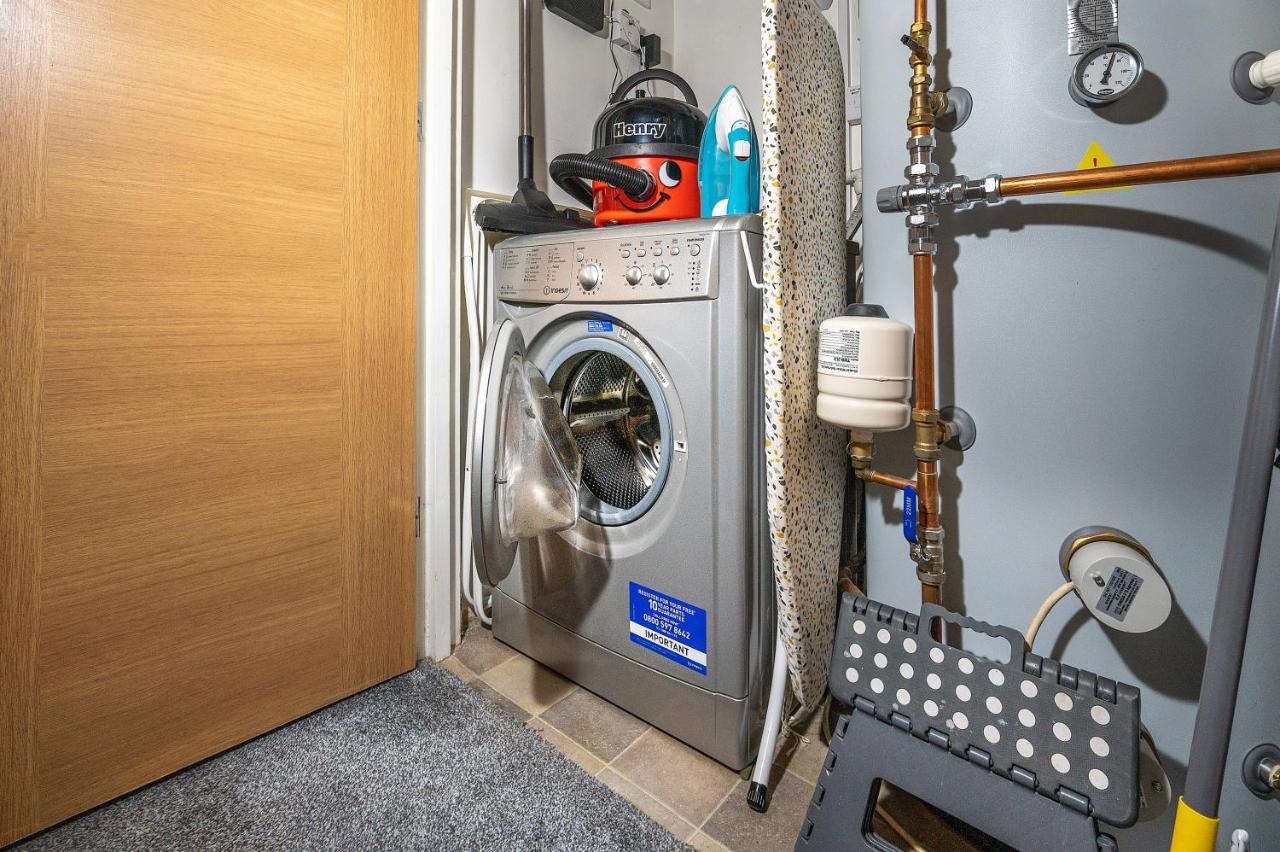 Modern & Spacious 2-Bed Flat With Secure Parking Reading Kültér fotó