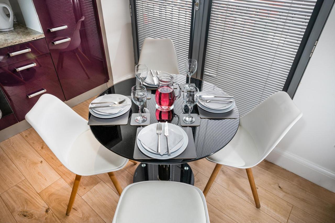 Modern & Spacious 2-Bed Flat With Secure Parking Reading Kültér fotó
